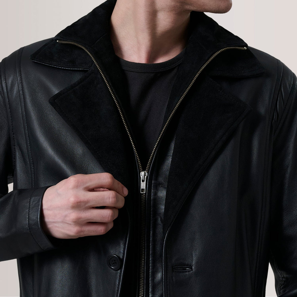 
内側ライニングビュー Showing Quilted Polyester Lining & 内側ユーティリティポケット2つ
