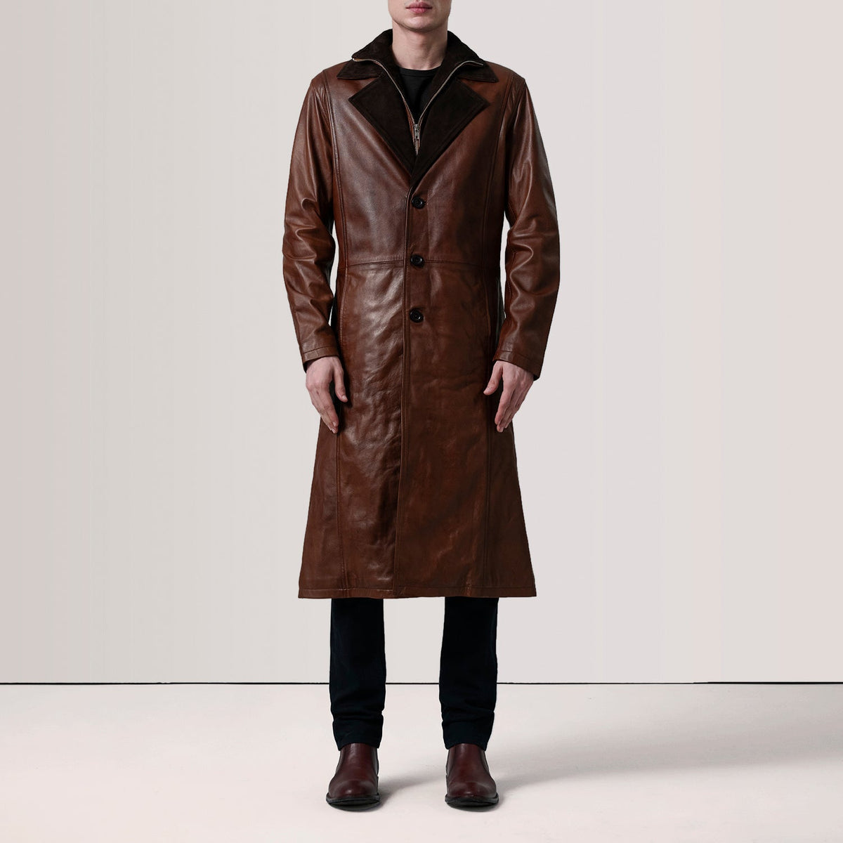 
Distressed Brown Sheepskin Burnished Leather Coat - 美しい肩のラインと裾の仕立てが際立つ背面ビュー