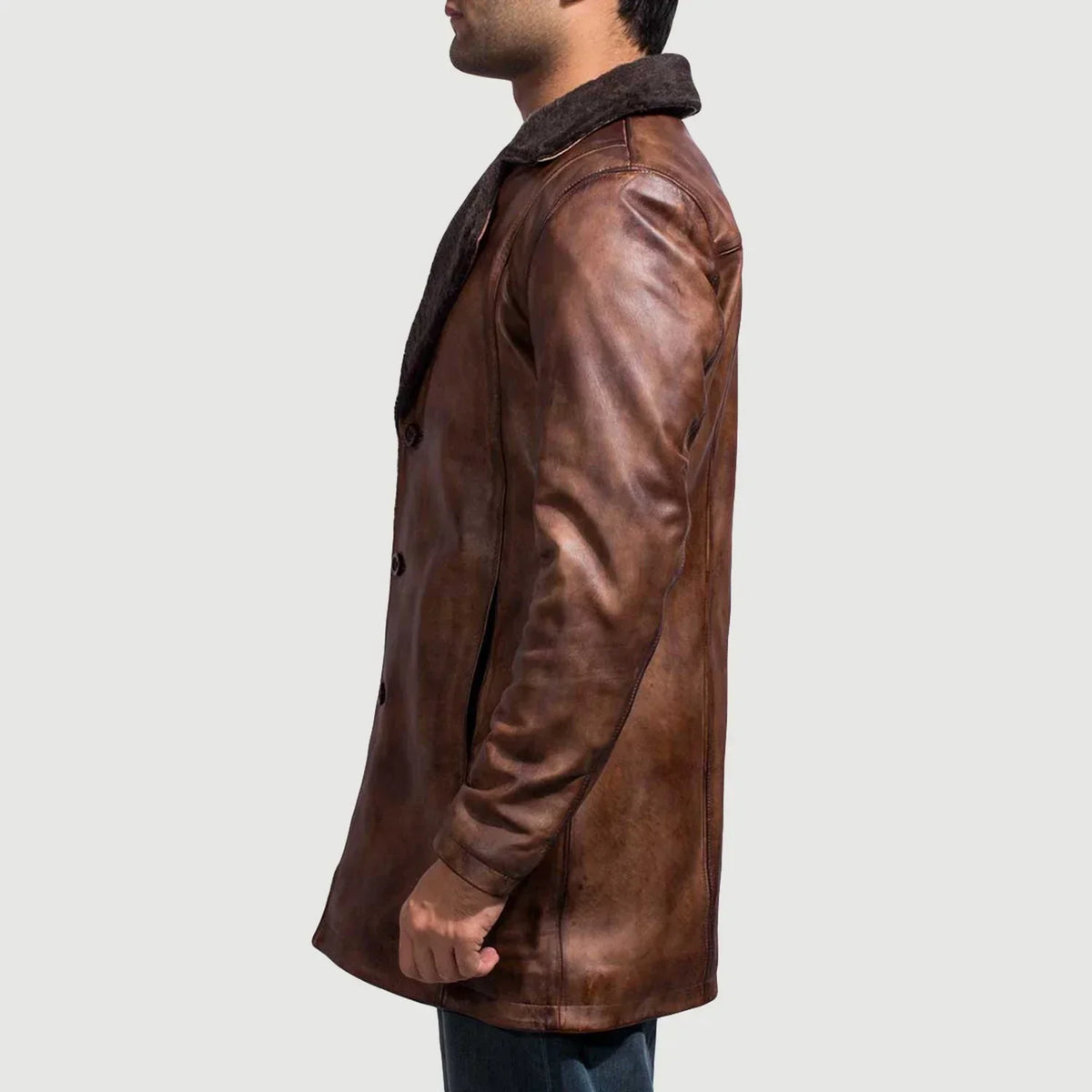 Close-Up Detail of Notch &amp; Button Hardware on Men's Cinnamon Distressed Leather Fur レザーコート メンズ