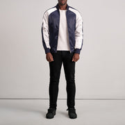 Close-Up Detail of Varsity &amp; Zipper Hardware on Clarke ブルー Varsity レザージャケット メンズ