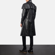 Men's Classic ブラック Leather Duster メンズ - Lateral Side Profile View Showing Sleeve Cut &amp; Athletic Taper Fit