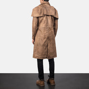 Men's Classic ブラウン Leather Duster メンズ - Lateral Side Profile View Showing Sleeve Cut &amp; Athletic Taper Fit