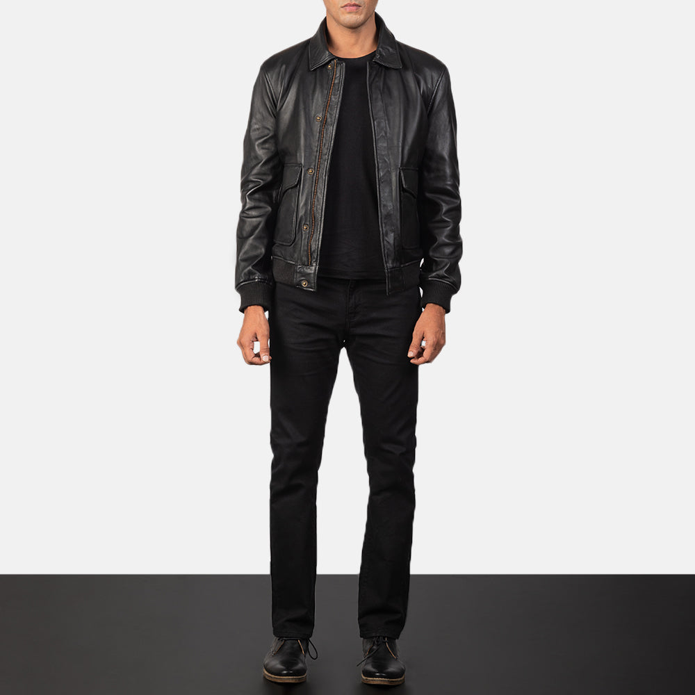 
Coffmen Brown Suede A2 Bomber Jacket - 袖の立体カッティングと洗練されたテーパードフィットを見せる側面ビュー