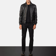 
Coffmen Brown Suede A2 Bomber Jacket - 袖の立体カッティングと洗練されたテーパードフィットを見せる側面ビュー