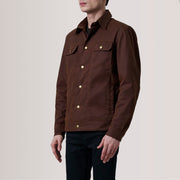 
Colberto ブラウン Waxed Canvas Trucker レザージャケット メンズ For Men - 袖の立体カッティングと洗練されたテーパードフィットを見せる側面ビュー