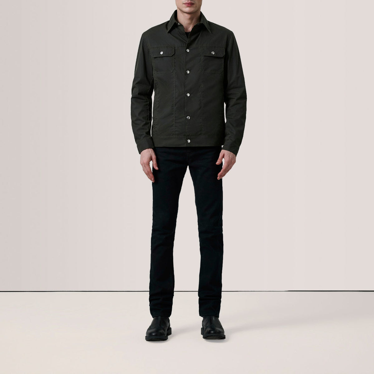 
Olive Waxed Cotton Canvas Leather Jacket - 美しい肩のラインと裾の仕立てが際立つ背面ビュー