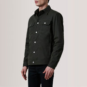 
Colberto Olive Waxed Canvas Trucker レザージャケット メンズ For Men - 袖の立体カッティングと洗練されたテーパードフィットを見せる側面ビュー