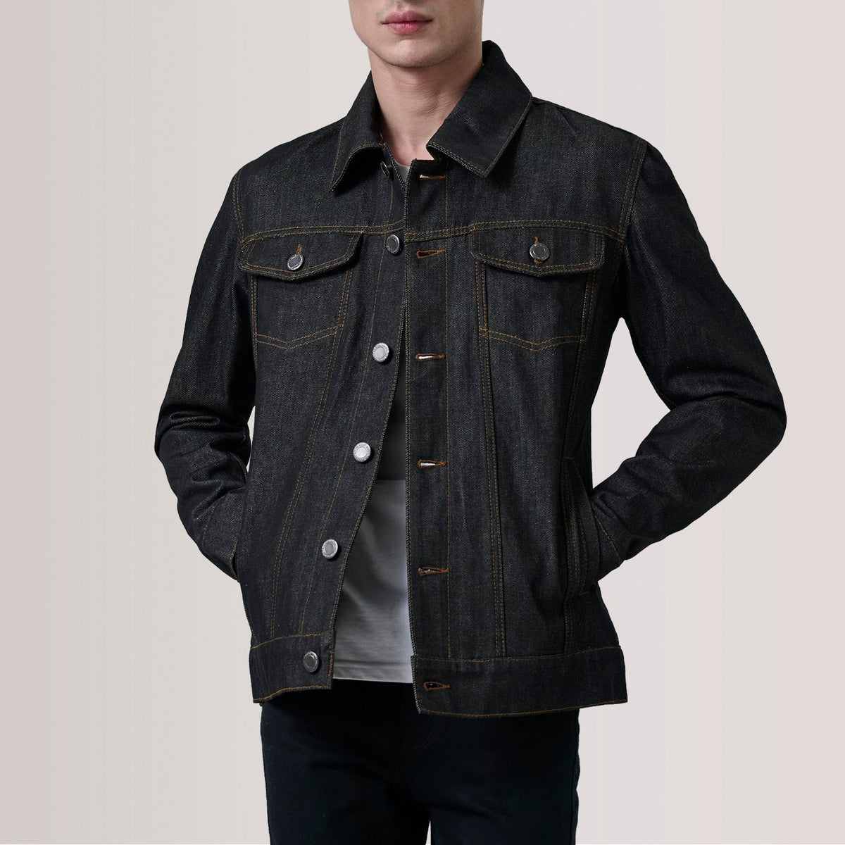 
Conard Faded ブラック Denim Trucker レザージャケット メンズ For Men ブラック カウハイド本革 - 正面スタイル＆テーラードシルエット | 公式オンライン通販