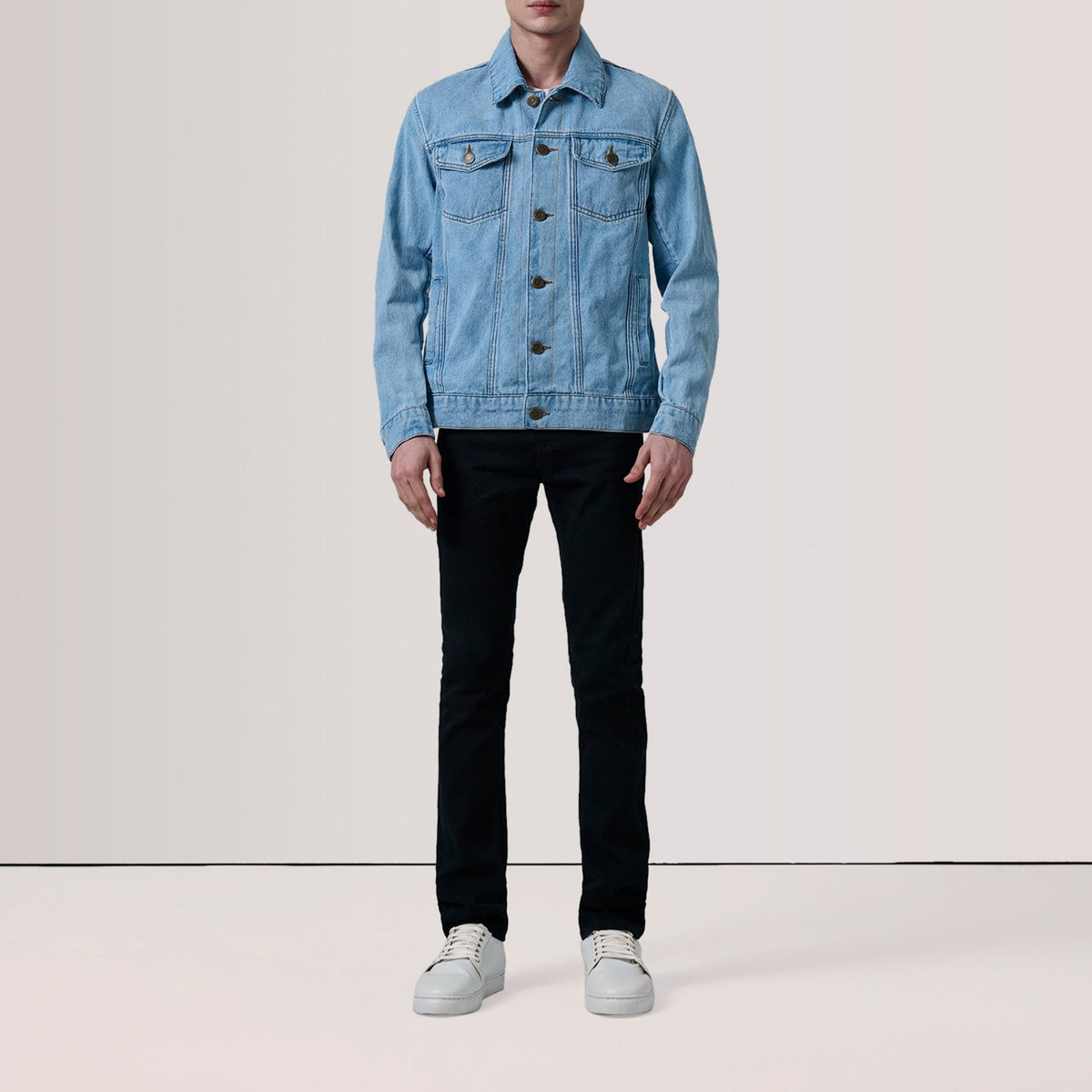 
Light Blue Full-Grain leather Jacket - 美しい肩のラインと裾の仕立てが際立つ背面ビュー
