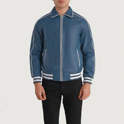 Close-Up Detail of Shirt collar &amp; Zipper Hardware on Cooper ブルー Leather Varsity レザージャケット メンズ