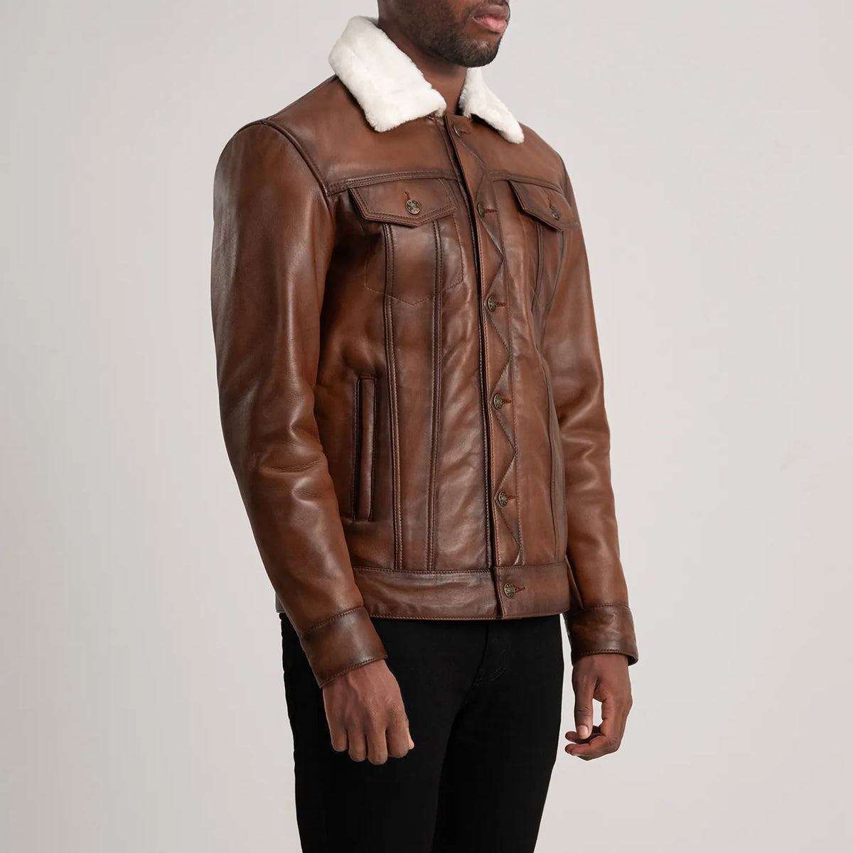 
Waxed Brown Sheepskin Leather Aviator Jacket - 美しい肩のラインと裾の仕立てが際立つ背面ビュー
