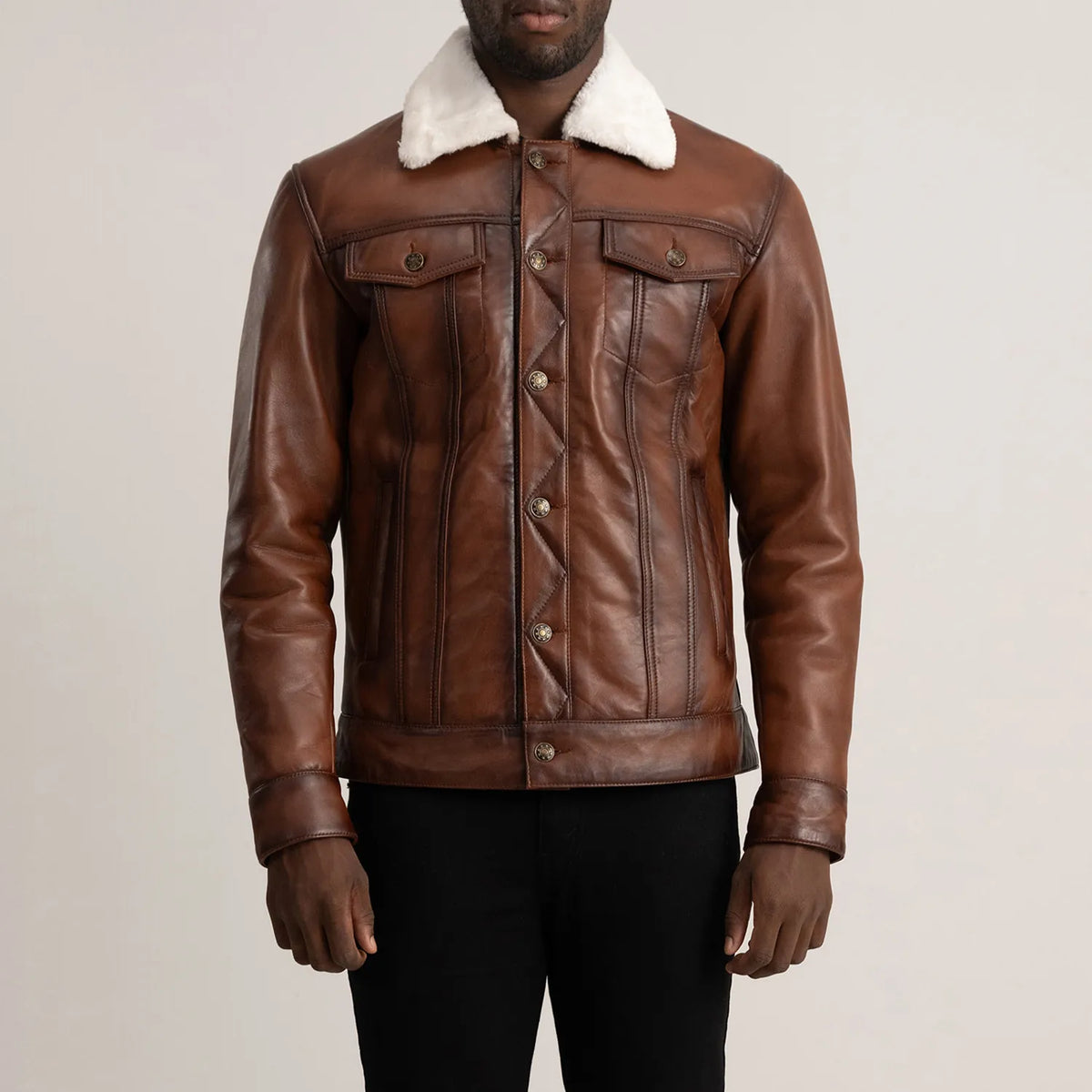 
クローズアップ詳細 of Classic Collar & Button Hardware on Dallis ブラウン Leather Shearling Trucker レザージャケット メンズ
