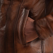 
内側ライニングビュー Showing Fully Faux Fur Lined & 内側ユーティリティポケット2つ