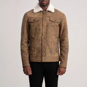 
クローズアップ詳細 of Classic Collar & Button Hardware on Dallis Snuffed Brown Shearling Trucker Jacket