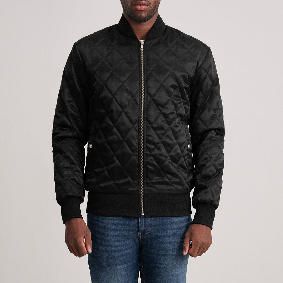 Danson キルティング ブラック Varsity レザージャケット メンズ in Black Satin - Front Profile View &amp; Tailored Silhouette | Buy Online