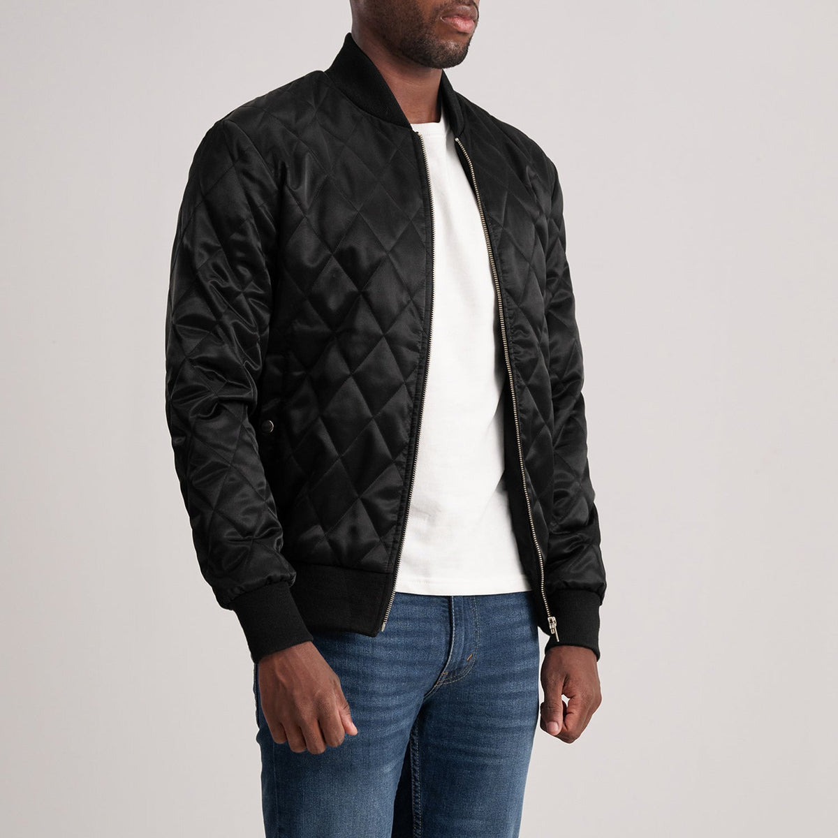 Danson キルティング ブラック Varsity レザージャケット メンズ - Lateral Side Profile View Showing Sleeve Cut &amp; Athletic Taper Fit