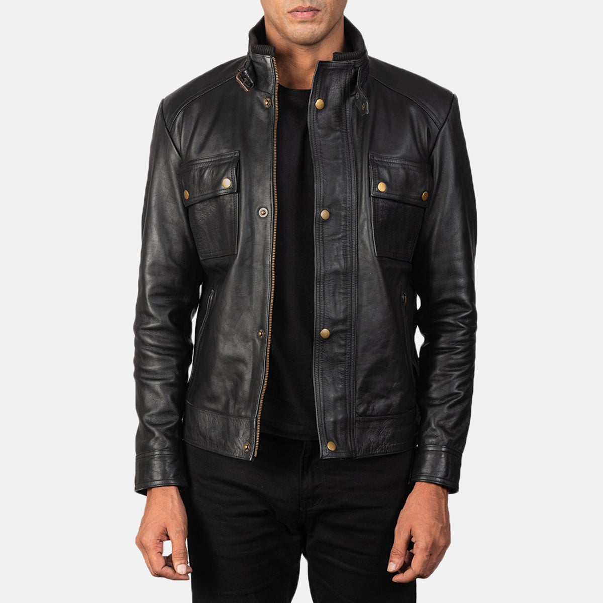 
Darren Black Leather Biker Jacket - 袖の立体カッティングと洗練されたテーパードフィットを見せる側面ビュー