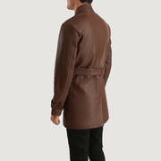 Close-Up Detail of High neck with Belt &amp; Snap button Hardware on Dolf ブラウン レザージャケット メンズ