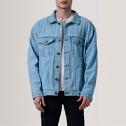 Eddie Light ブルー Oversized Denim Trucker レザージャケット メンズ For Men in Light Blue Full-Grain Leather - 正面スタイル＆テーラードシルエット | 公式オンライン通販