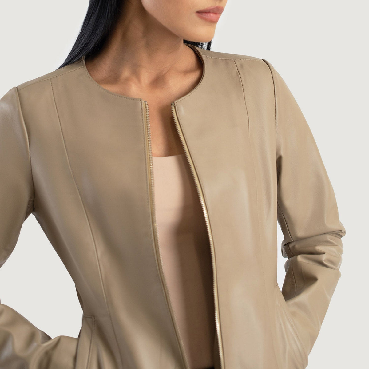 
内側ライニングビュー Showing Quilted Polyester Lining & 内側ユーティリティポケット2つ