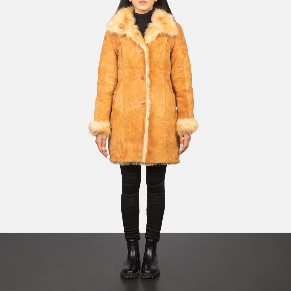
Erica Beige Leather Coat - 袖の立体カッティングと洗練されたテーパードフィットを見せる側面ビュー