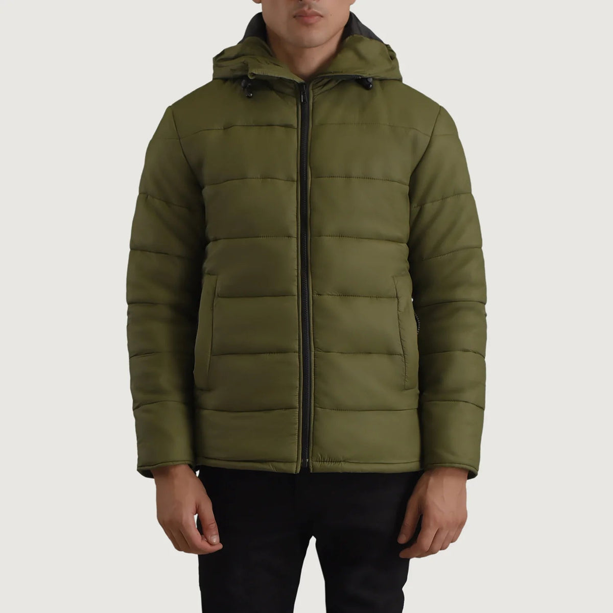 
Erico グリーン Hooded Puffer レザージャケット メンズ in Green Full-Grain Leather - 正面スタイル＆テーラードシルエット | 公式オンライン通販