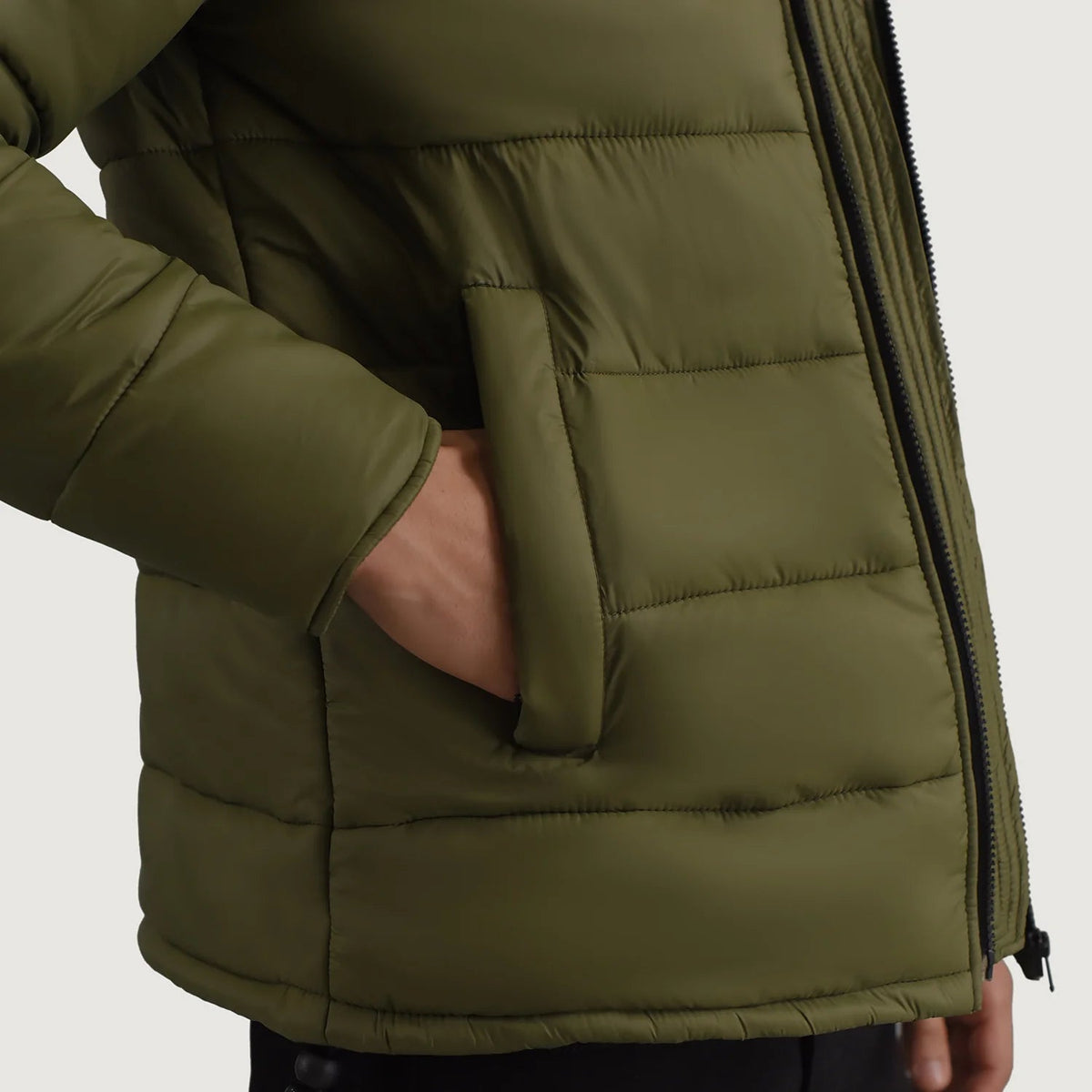 
内側ライニングビュー Showing Quilted Viscose Lining & 内側ユーティリティポケット2つ
