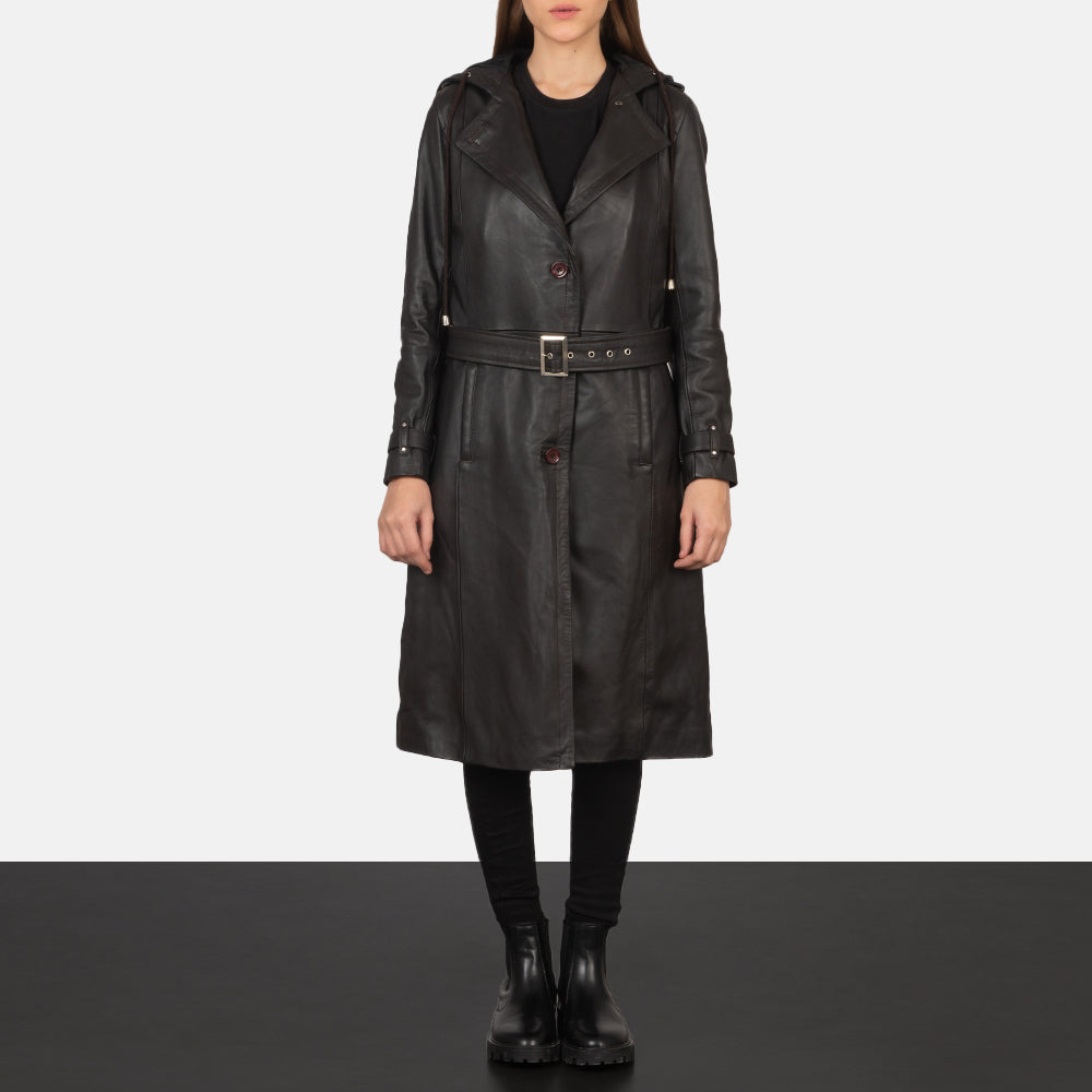 
Fixon Hooded ブラウン レザートレンチコート レディース - 袖の立体カッティングと洗練されたテーパードフィットを見せる側面ビュー