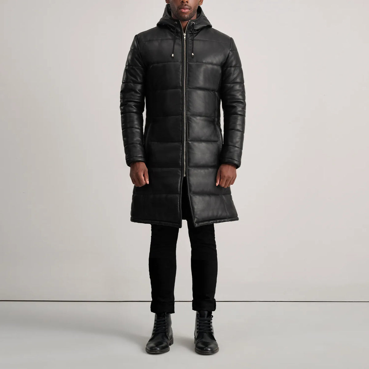 
Floyd Tan Hooded Leather Puffer Coat - 袖の立体カッティングと洗練されたテーパードフィットを見せる側面ビュー