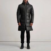 
Floyd Tan Hooded Leather Puffer Coat - 袖の立体カッティングと洗練されたテーパードフィットを見せる側面ビュー
