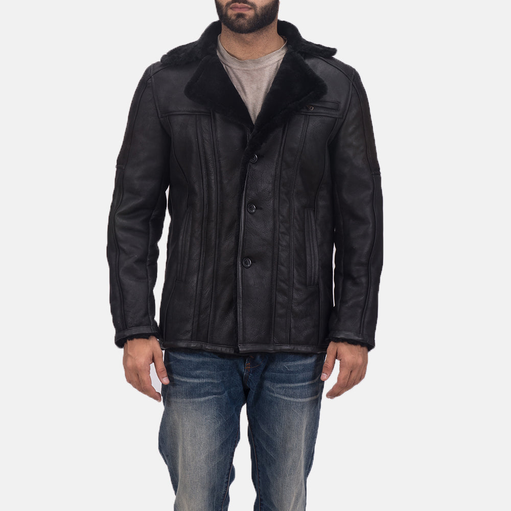 Men's Furcliff Double Face Shearling レザーコート メンズ - Lateral Side Profile View Showing Sleeve Cut &amp; Athletic Taper Fit