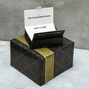 
Giftset Leather Writing Case and Pen (Passport holder) - 袖の立体カッティングと洗練されたテーパードフィットを見せる側面ビュー