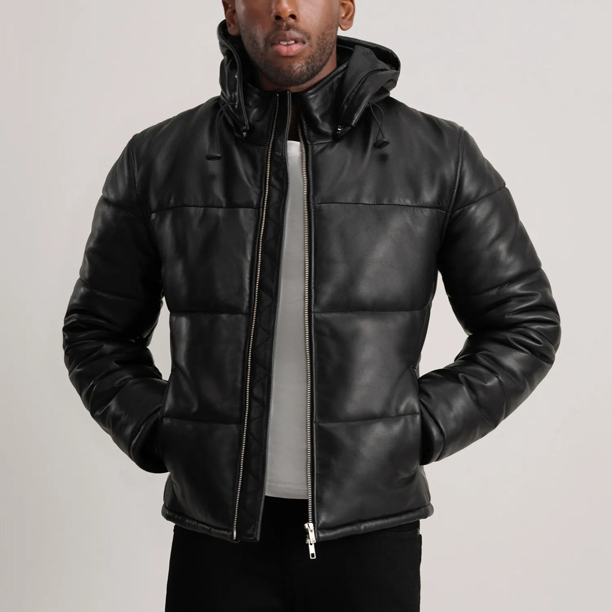 
Gordon Tan Hooded Leather Puffer Jacket in Tan Brown Sheepskin Leather - 正面スタイル＆テーラードシルエット | 公式オンライン通販