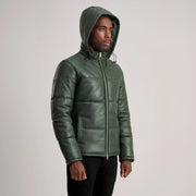 
着用イメージ： Gordon Tan Hooded Leather Puffer Jacket モデル着用（自然光でのドレープ感）