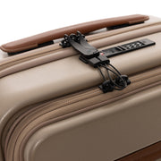 
Hand Luggage Suitcase Front Pocket Zuna レディース レディース - 袖の立体カッティングと洗練されたテーパードフィットを見せる側面ビュー