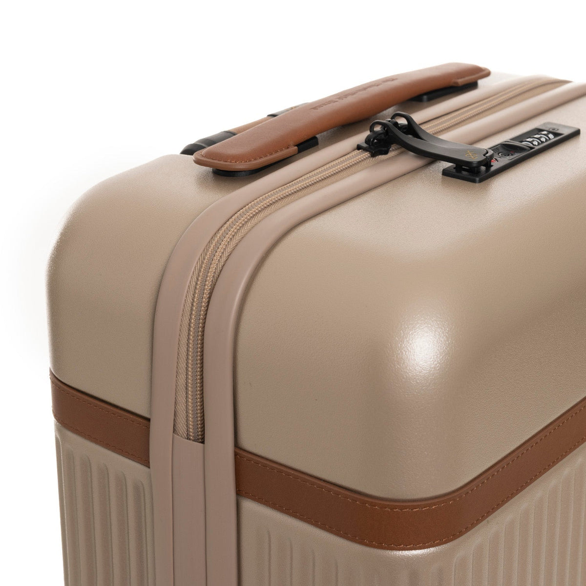 Styled Fit Perspective of Hand Luggage Suitcase Zuna レディース on Model - Natural Daylight Drape