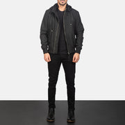 
Hanklin Ma-1 Black Hooded Bomber Jacket - 袖の立体カッティングと洗練されたテーパードフィットを見せる側面ビュー