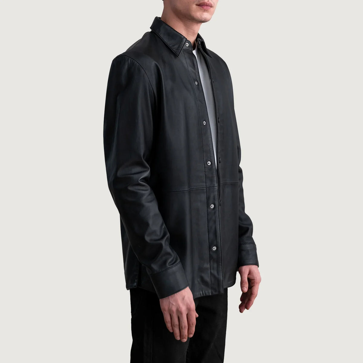 
Haven Shirt メンズ - 美しい肩のラインと裾の仕立てが際立つ背面ビュー