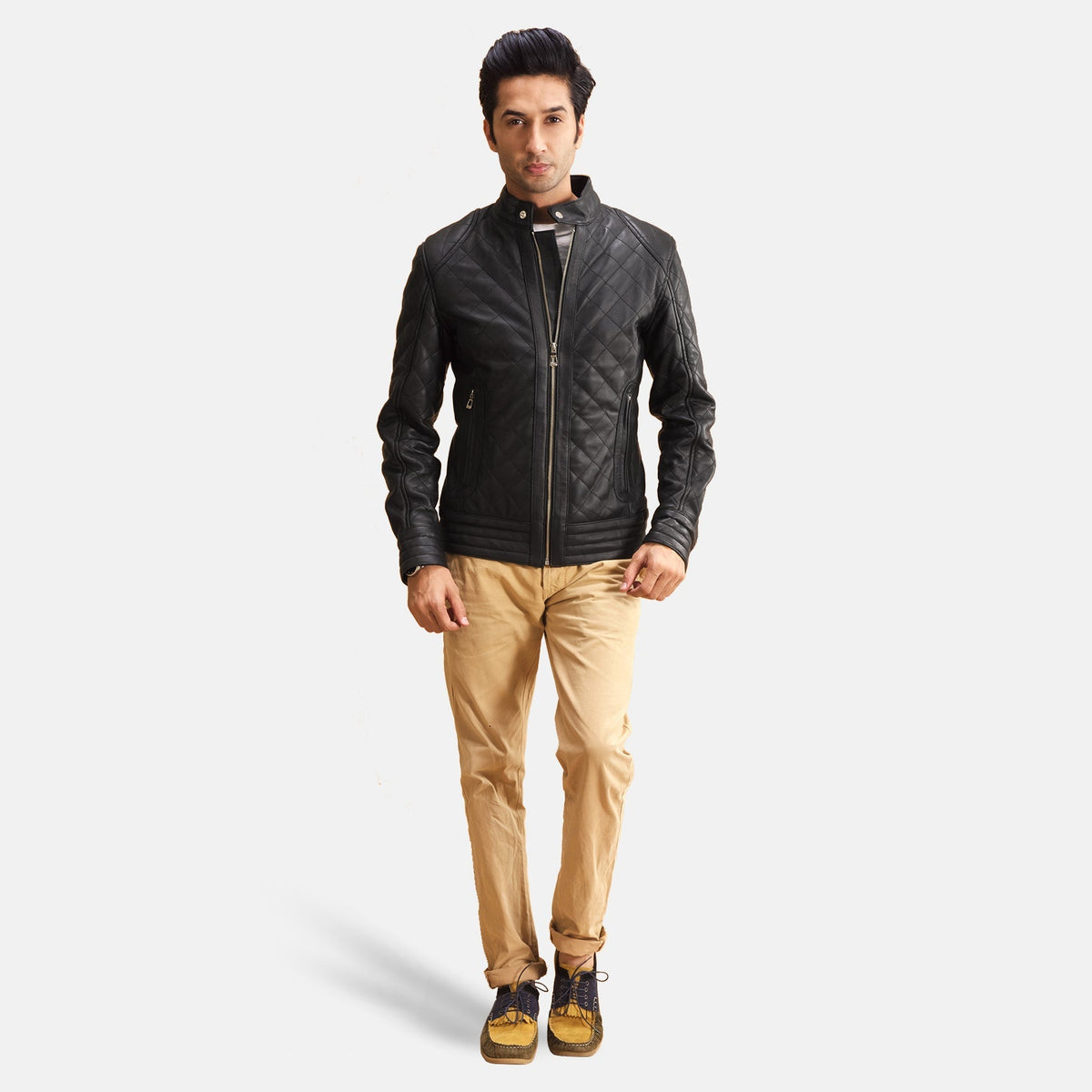 Henry キルティング ブラック レザージャケット メンズ - Lateral Side Profile View Showing Sleeve Cut &amp; Athletic Taper Fit
