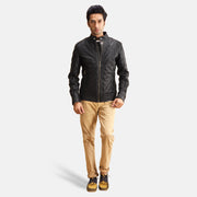 Henry キルティング ブラック レザージャケット メンズ - Lateral Side Profile View Showing Sleeve Cut &amp; Athletic Taper Fit