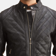 Close-Up Detail of Band with Snap Button &amp; Zipper Hardware on Henry キルティング ブラック レザージャケット メンズ