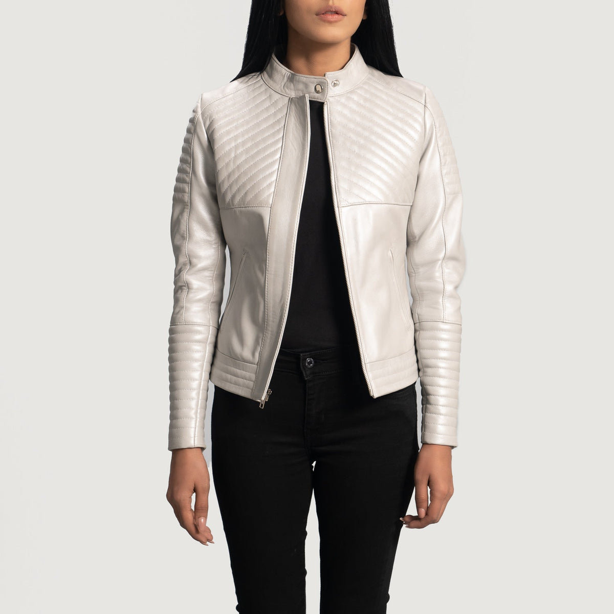 Ice Maiden Silver Quilted Leather Biker Jacket - 袖の立体カッティングと洗練されたテーパードフィットを見せる側面ビュー