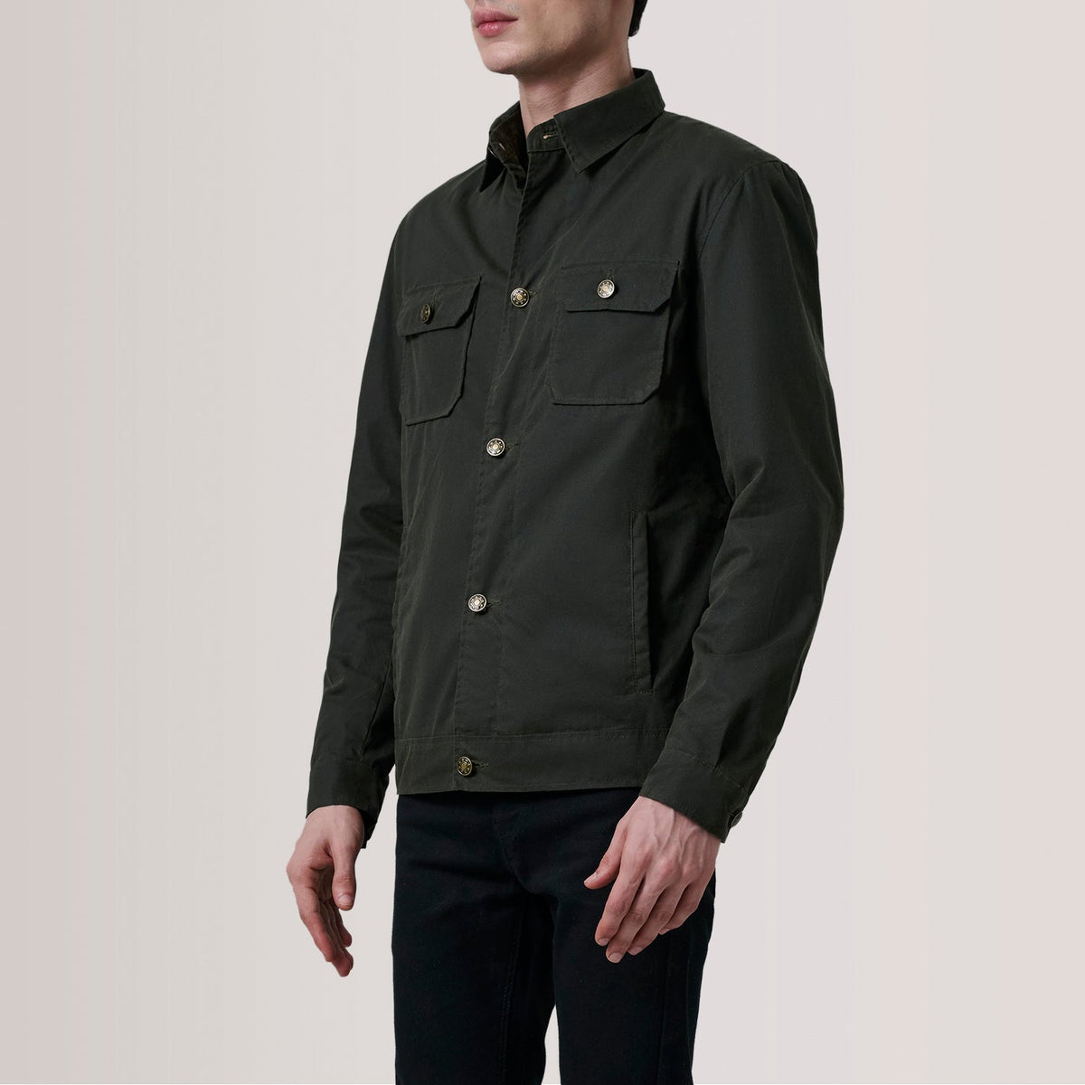
Irwin Olive Waxed Canvas Field レザージャケット メンズ For Men - 袖の立体カッティングと洗練されたテーパードフィットを見せる側面ビュー