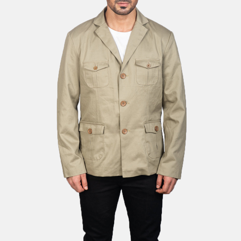 Close-Up Detail of Notch &amp; Button Hardware on Kajetan Beige Safari レザージャケット メンズ