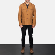 
Kajetan Khaki サファリ レザージャケット メンズ - 袖の立体カッティングと洗練されたテーパードフィットを見せる側面ビュー