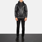 
Kenton Hooded Blue Suede Pullover Jacket - 袖の立体カッティングと洗練されたテーパードフィットを見せる側面ビュー