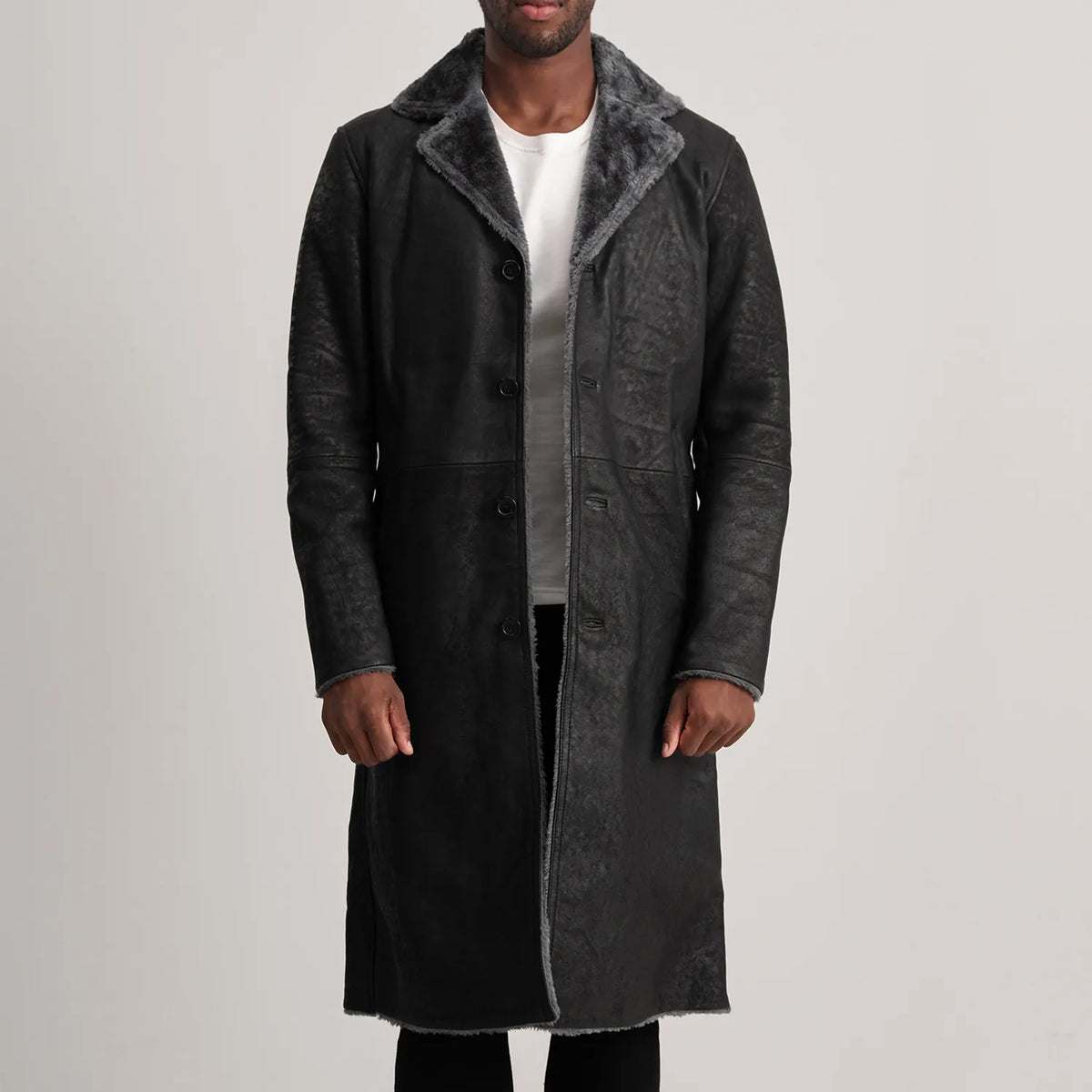 
Kolby Distressed Black Shearling Long Coat in Distressed Black Sheepskin Snuffed - 正面スタイル＆テーラードシルエット | 公式オンライン通販