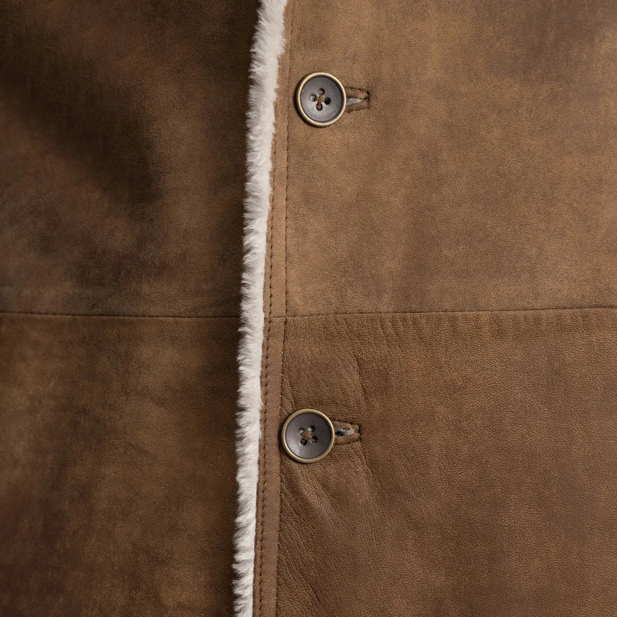 
クローズアップ詳細 of Notch & Button Hardware on Kolby Distressed Brown Shearling Long Coat