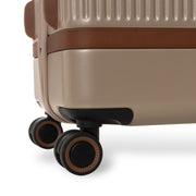 Large Suitcase Zuna レディース - Lateral Side Profile View Showing Sleeve Cut &amp; Athletic Taper Fit