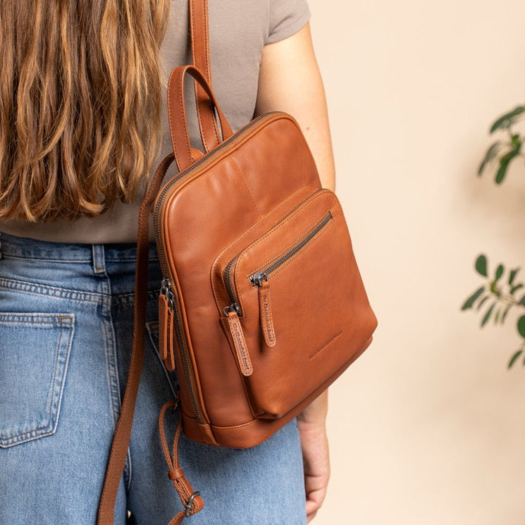 Floran Full-Grain Leather Backpack レディース – alternate product view 2